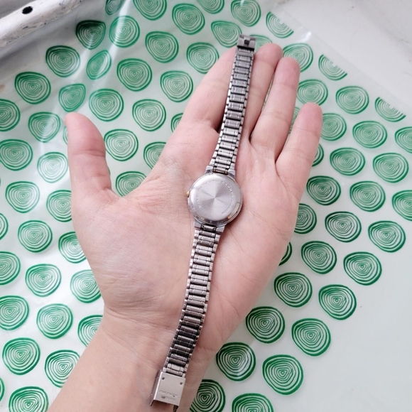 Vintage Lorus Classic Quartz Roman Numerals Watch - Picture 7 of 8